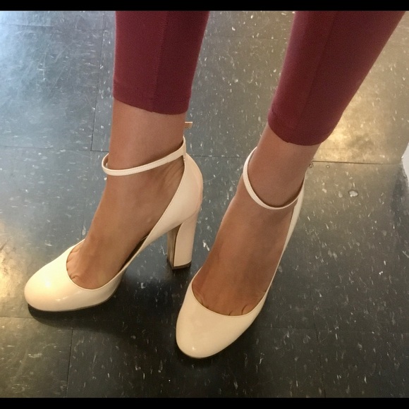 Banana Rep. Blush Pink Patent Pumps - size 9 - Picture 5 of 6